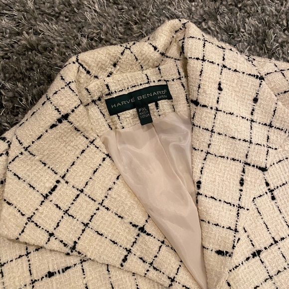 Tweed blazer🤍 - Picture 3 of 5